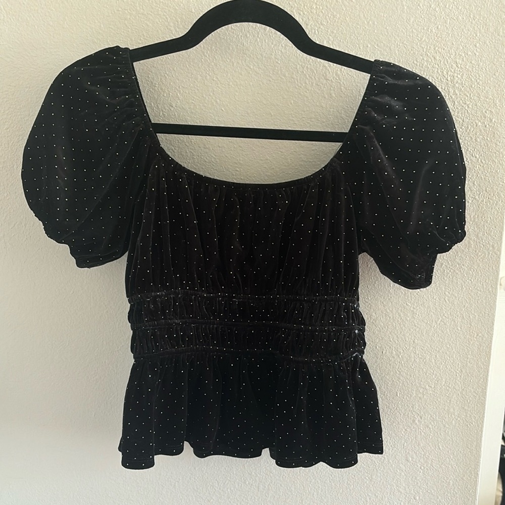 crushed velvet peplum style top from Francesca’s size small! navy color
